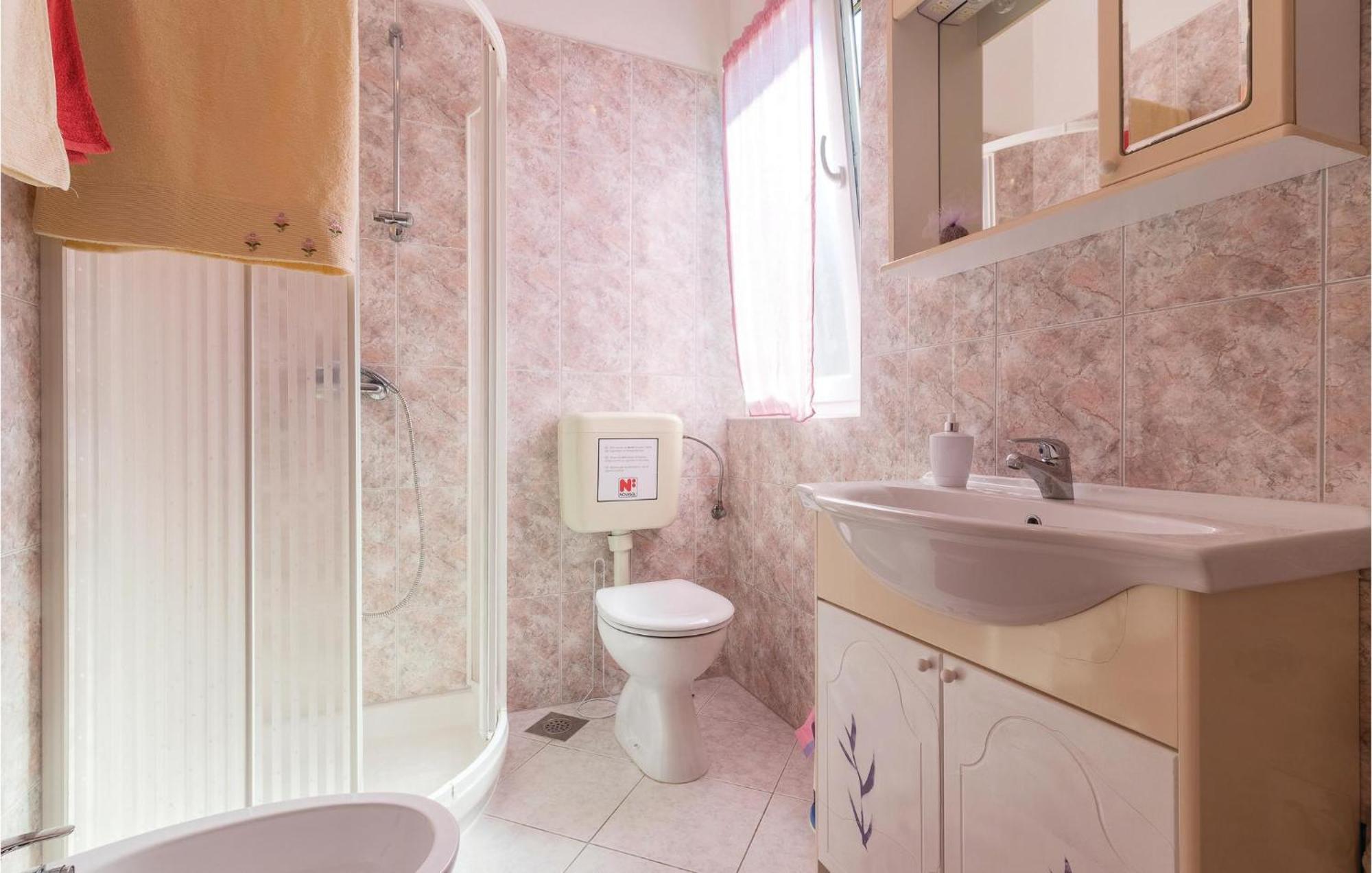 2 Bedroom Amazing Home In Pula Exterior foto